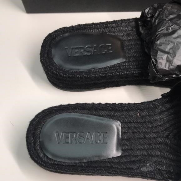 New Authentic Versace Summer Slides – Premium Leather, Gold-Tone Logo - Picture 6 of 10